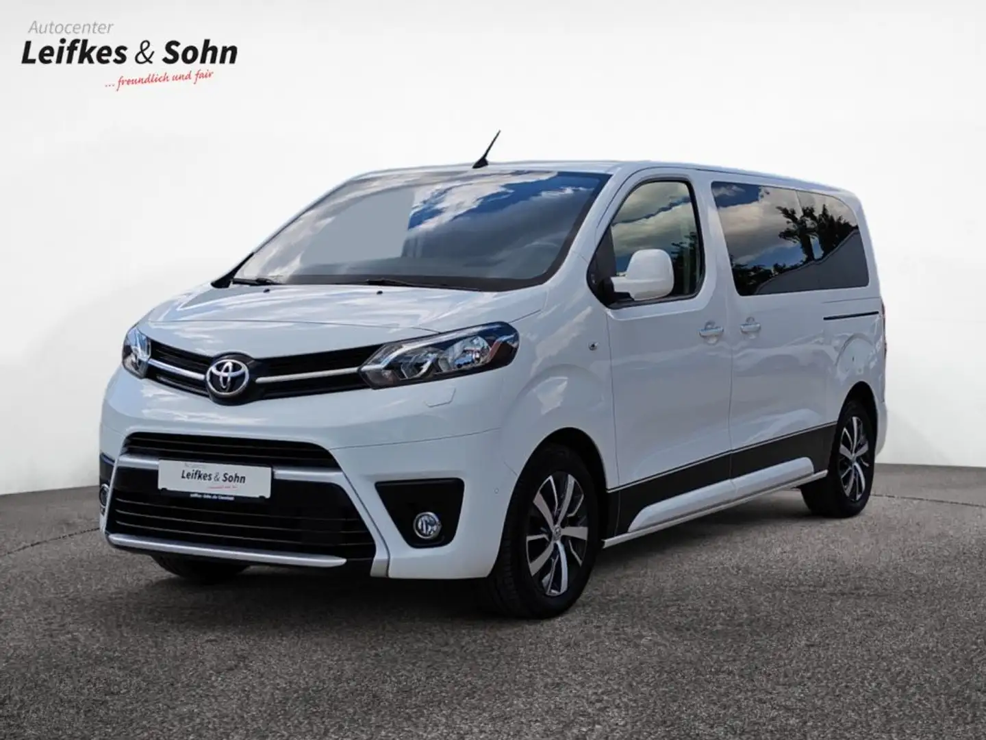 Toyota Proace 2,0-l-D-4D L1 (8-Si.) Autm. Verso Family Bílá - 1