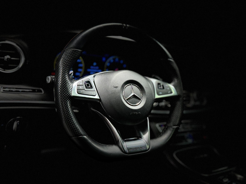 Mercedes-Benz E 63 AMG S 4Matic Premium+ Full Options — photo 11