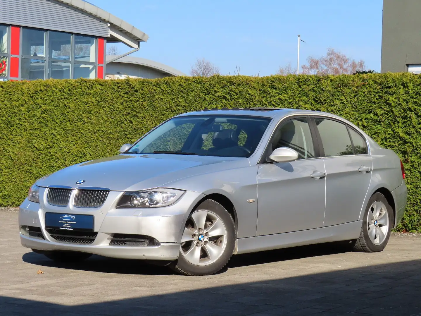 BMW 325 i *Aut. / Navi / Leder / Schiebedach* Silber - 1