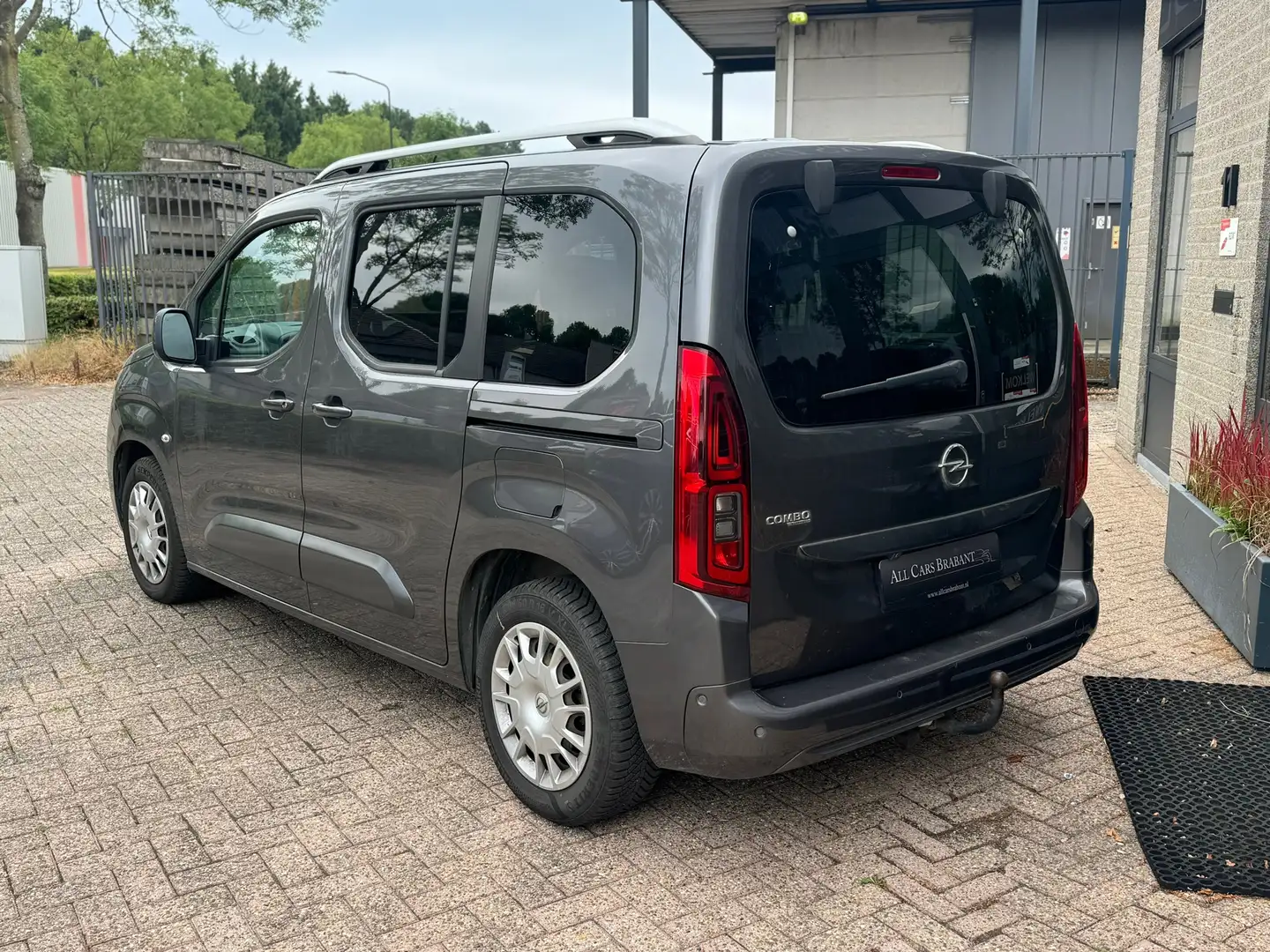 Opel Combo Life 1.2 Turbo / panoramdak / navi / stoel en stuur ver Grijs - 2
