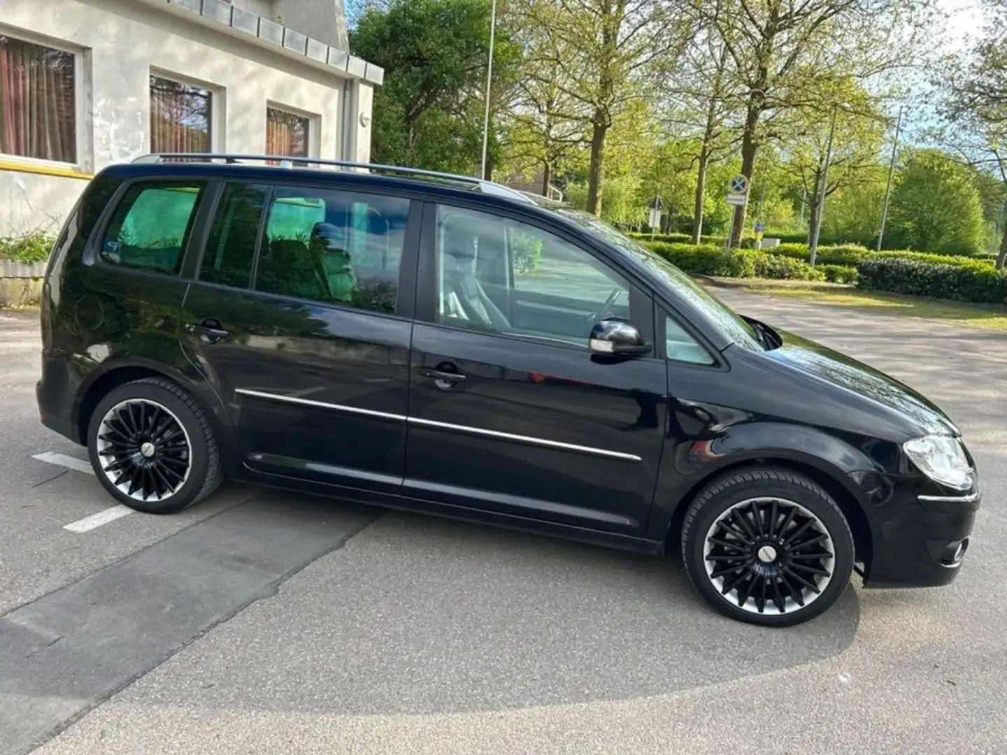 Volkswagen Touran 2.0 TDI DPF Highline - 1