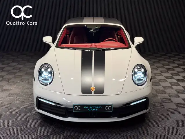 Porsche 911 view 3