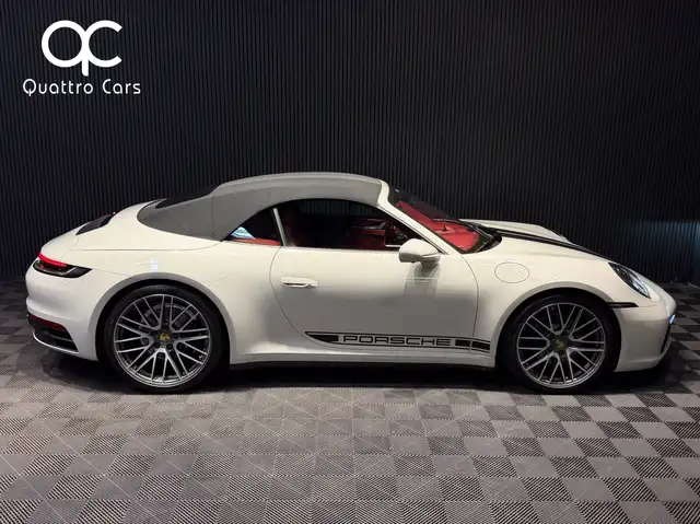 Porsche 911 view 5