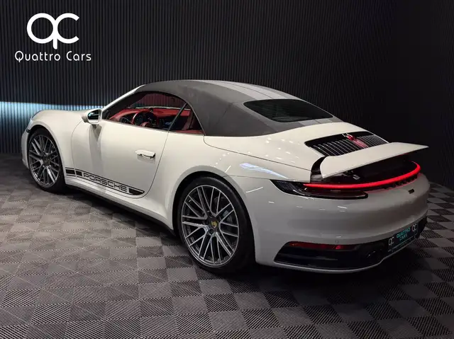 Porsche 911 view 6