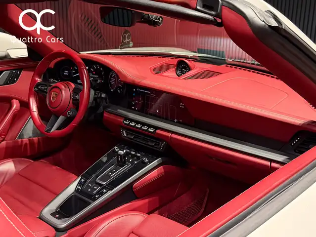 Porsche 911 view 13
