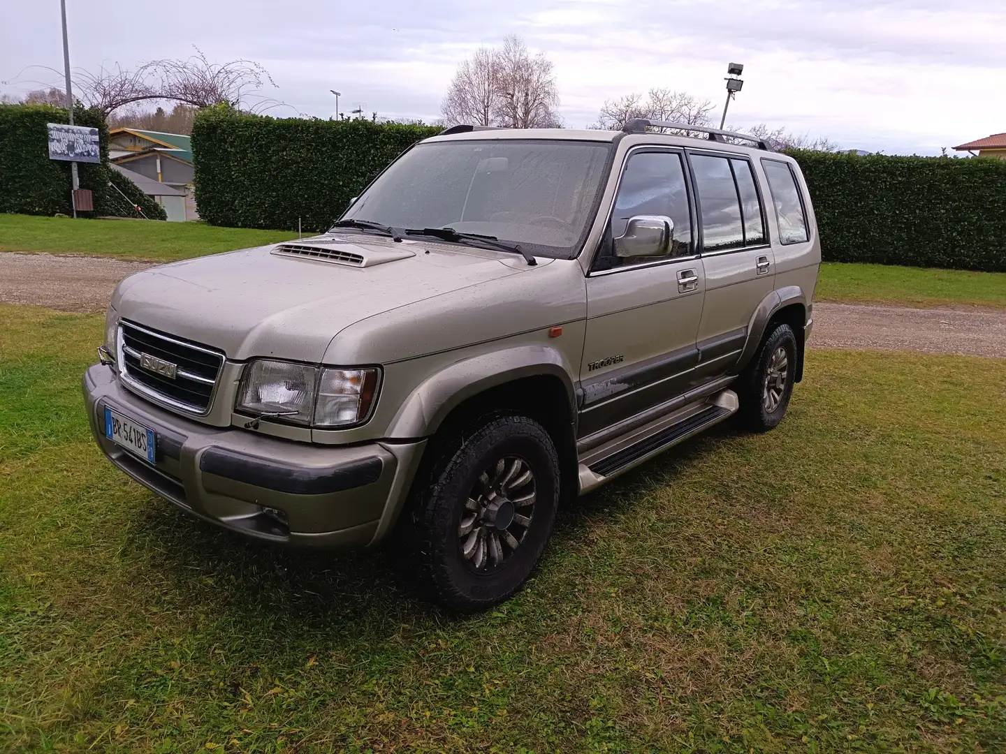 Isuzu Trooper Wagon 3.0 LS Tod auto - 1