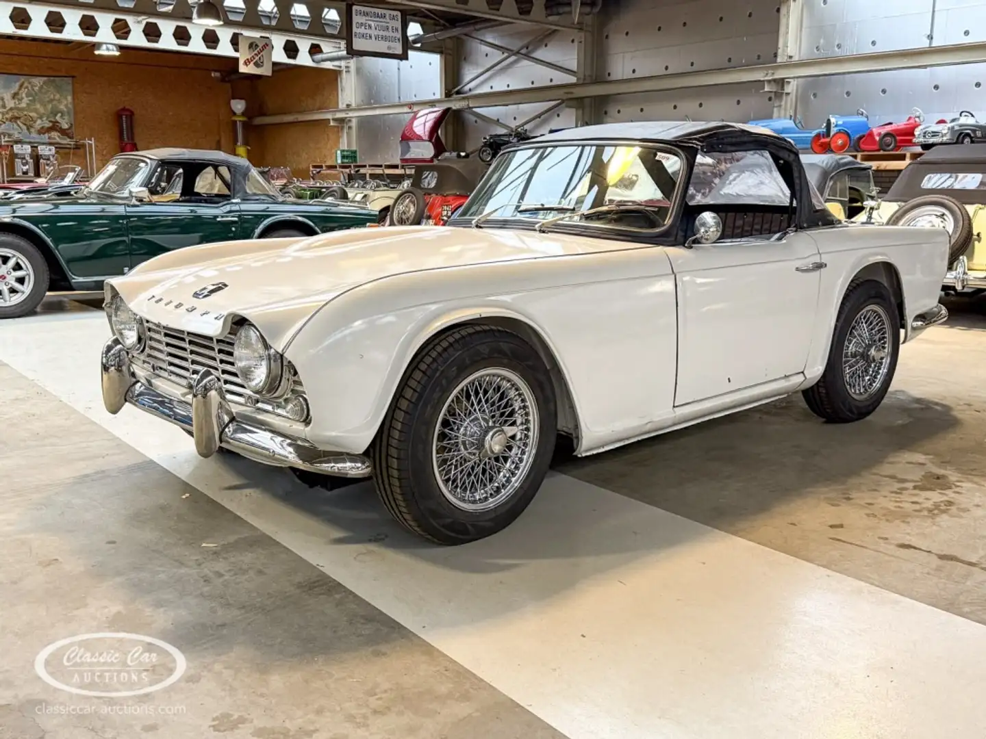 Triumph TR4 - ONLINE AUCTION Blanc - 1