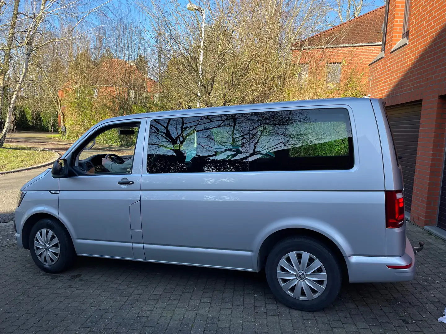Volkswagen T6 Multivan Multivan 2.0 TDi SCR Trendline BMT DSG Srebrny - 1