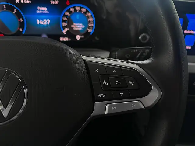 Volkswagen Golf view 11