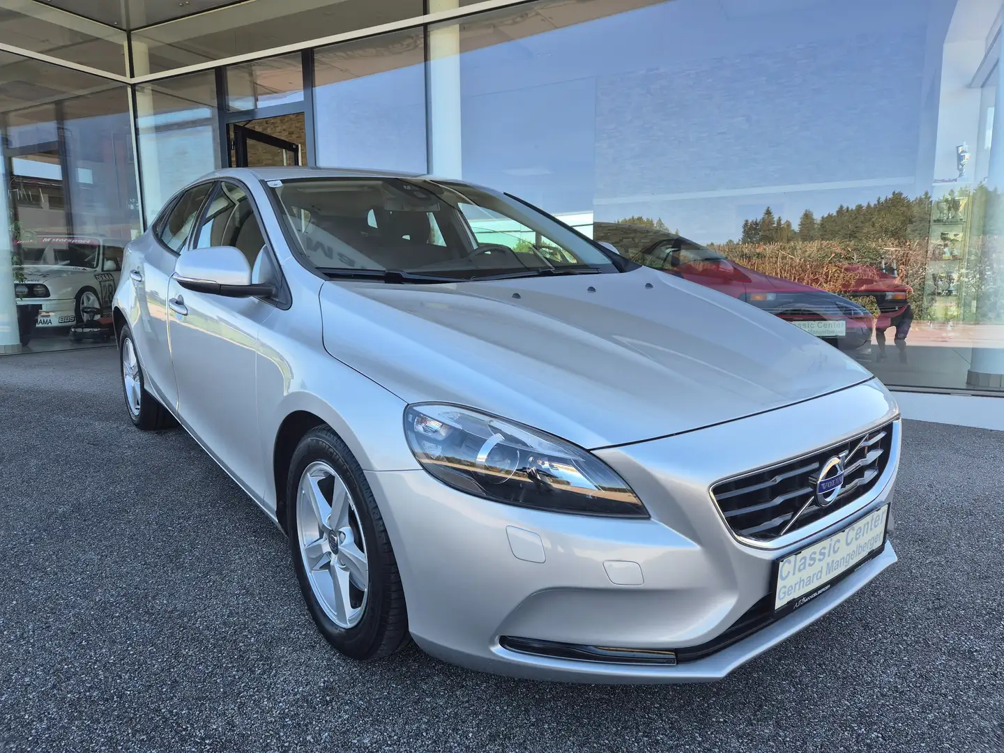 Volvo V40 T2 Kinetic Srebrny - 1