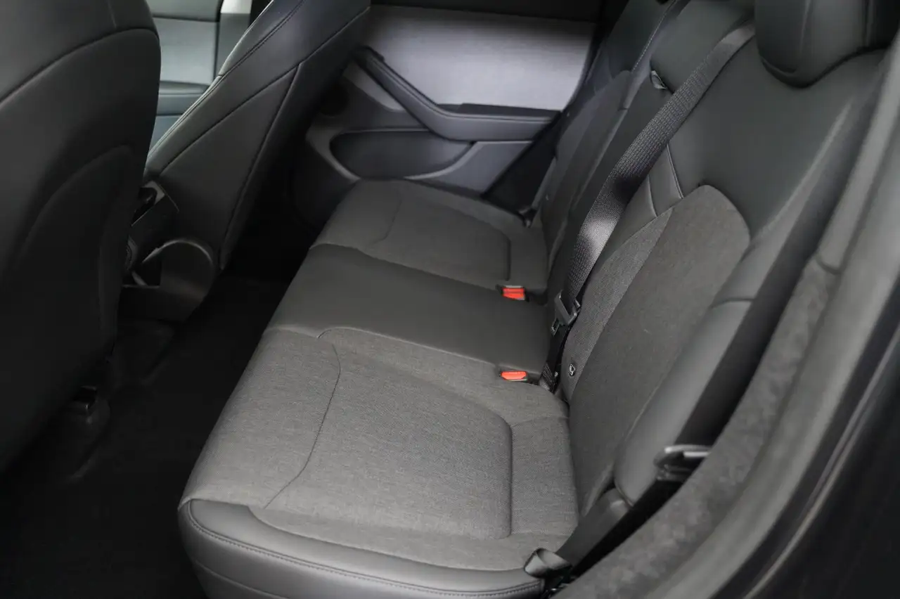 Tesla Model Y Hinterradantrieb *AHK*FSD*, миниатюра 10