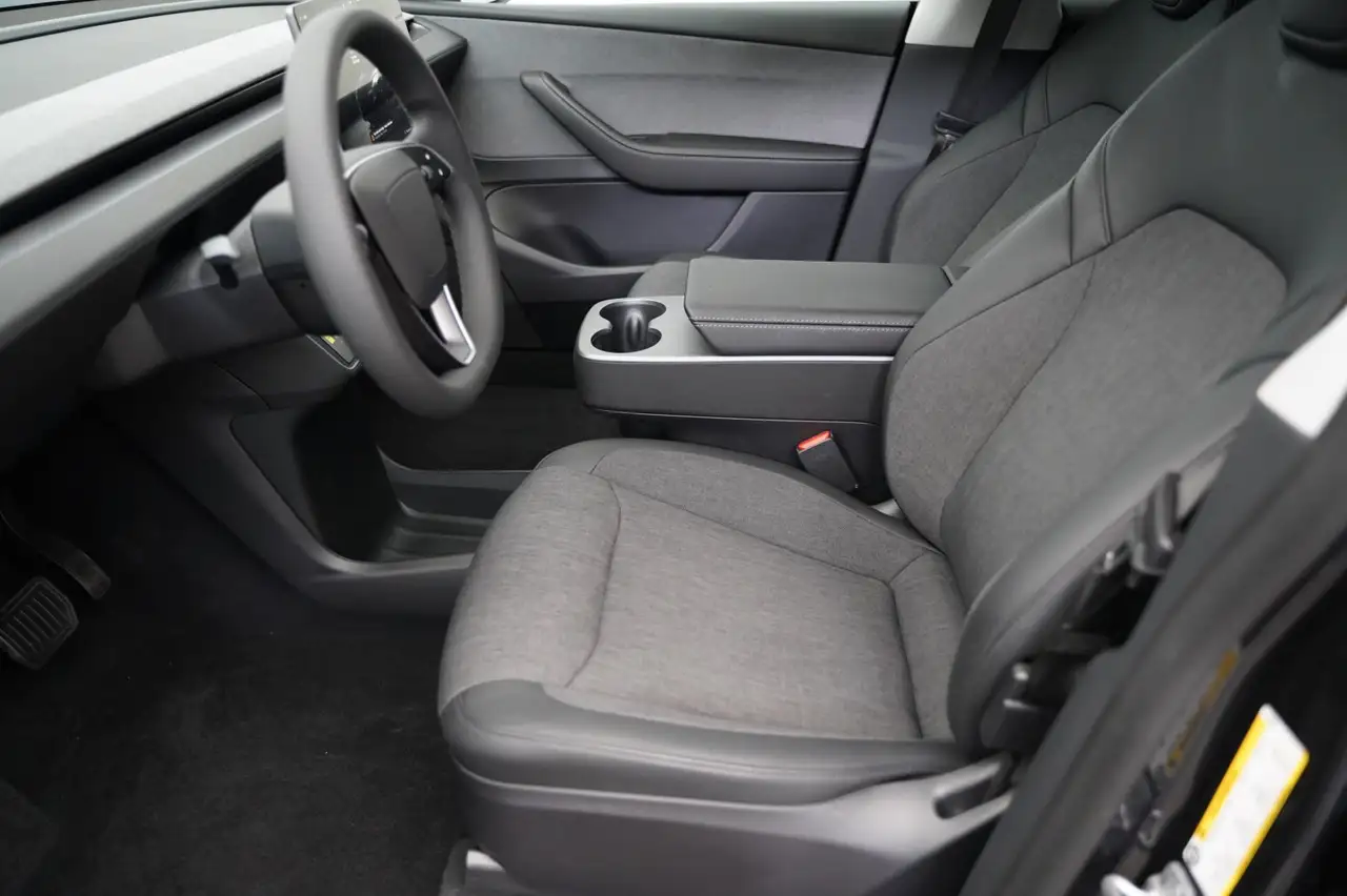 Tesla Model Y Hinterradantrieb *AHK*FSD*, миниатюра 11