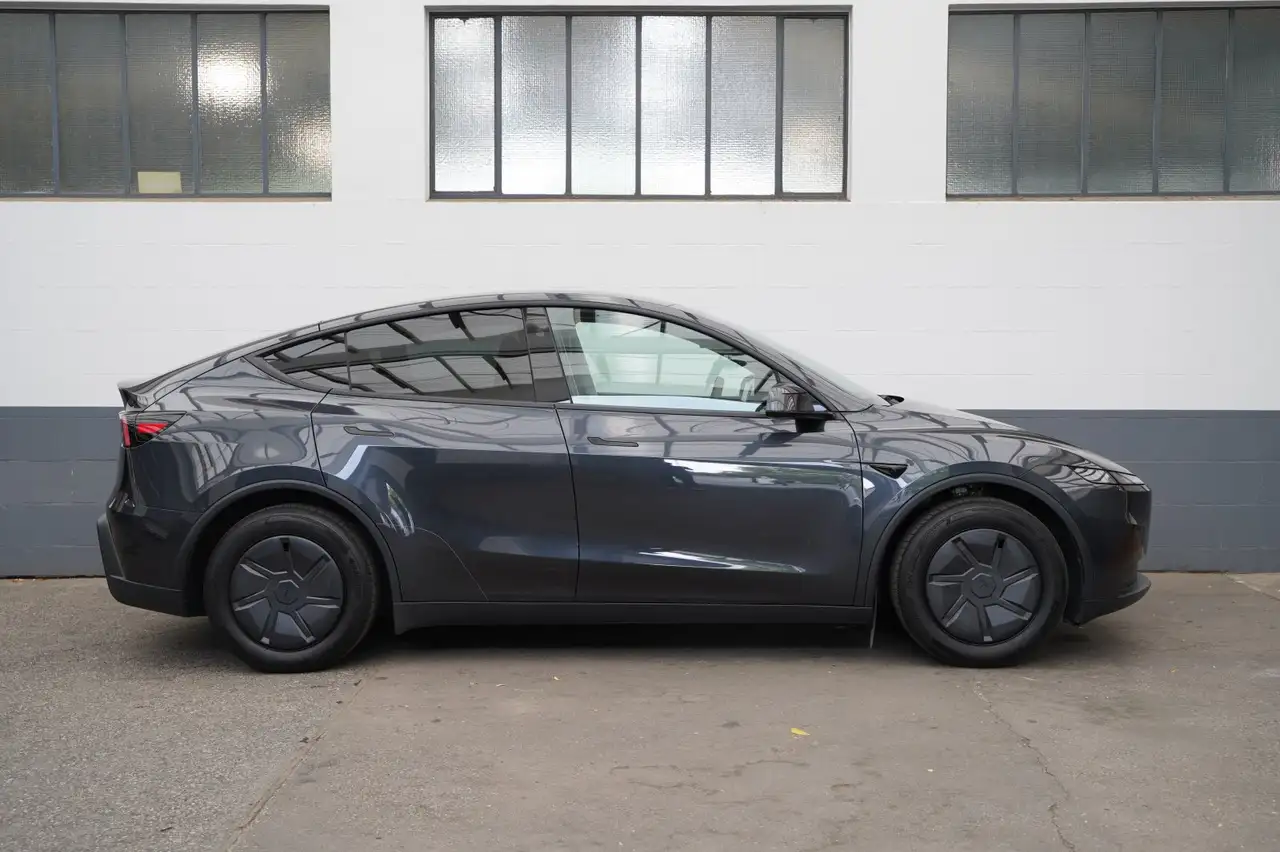 Tesla Model Y Hinterradantrieb *AHK*FSD*, миниатюра 21