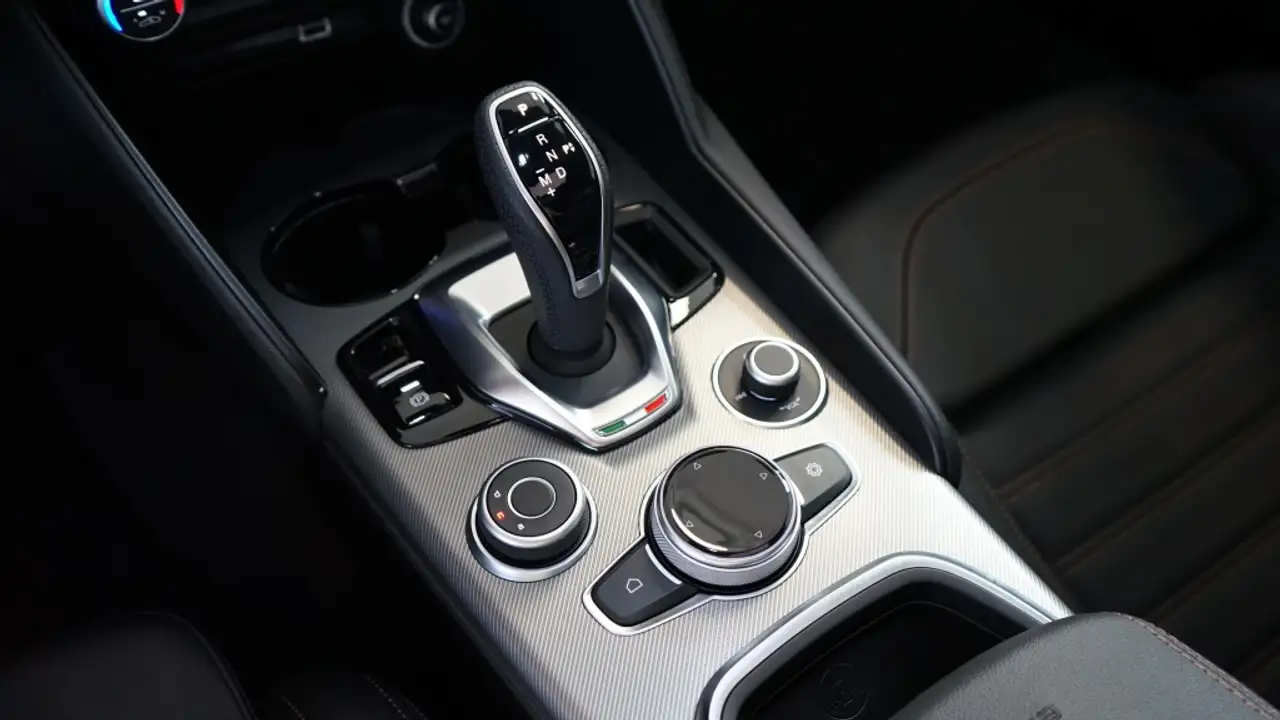 Alfa Romeo Giulia 2025 — фото 25