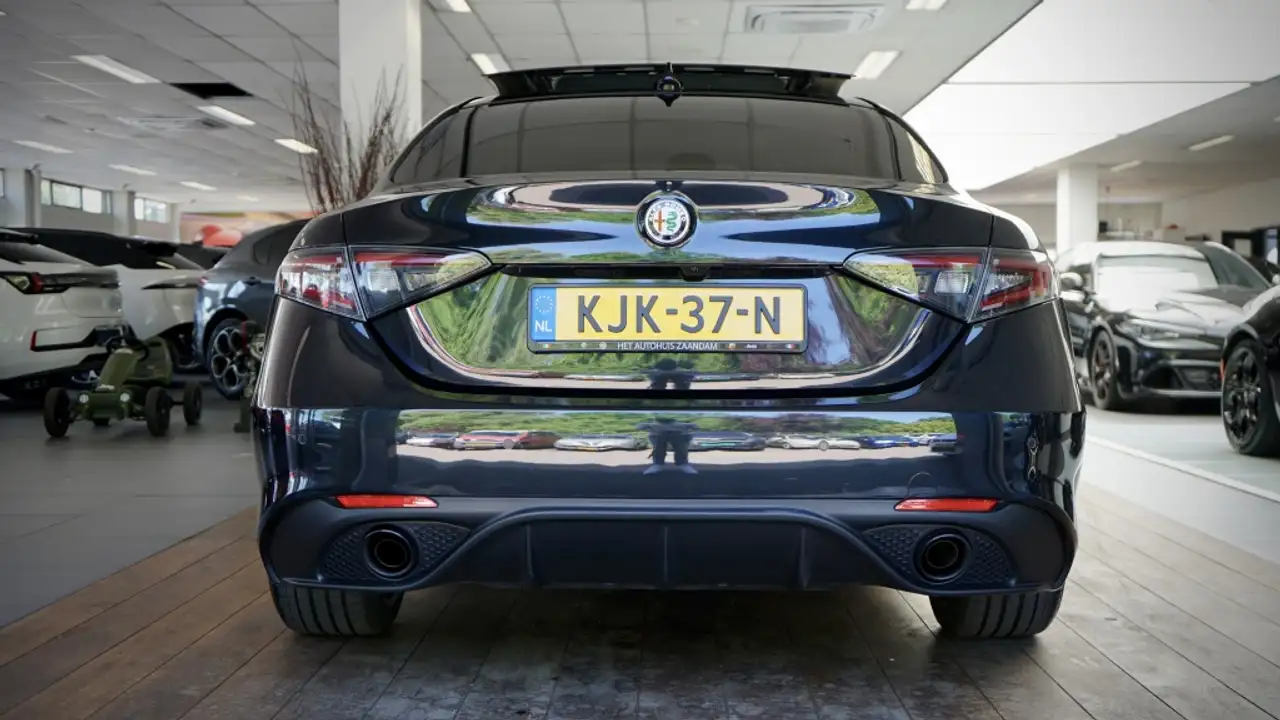 Alfa Romeo Giulia 2025 — фото 11