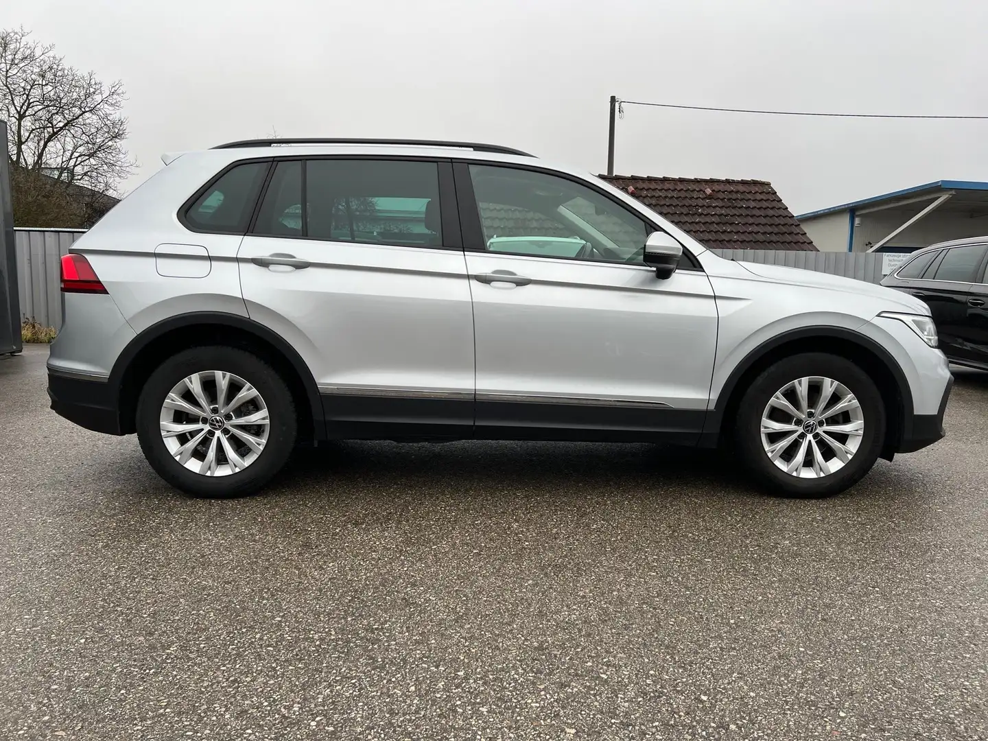Volkswagen Tiguan 1,5 TSI ACT Life | ACC/RFK/ELEKTR. HECK Silber - 2
