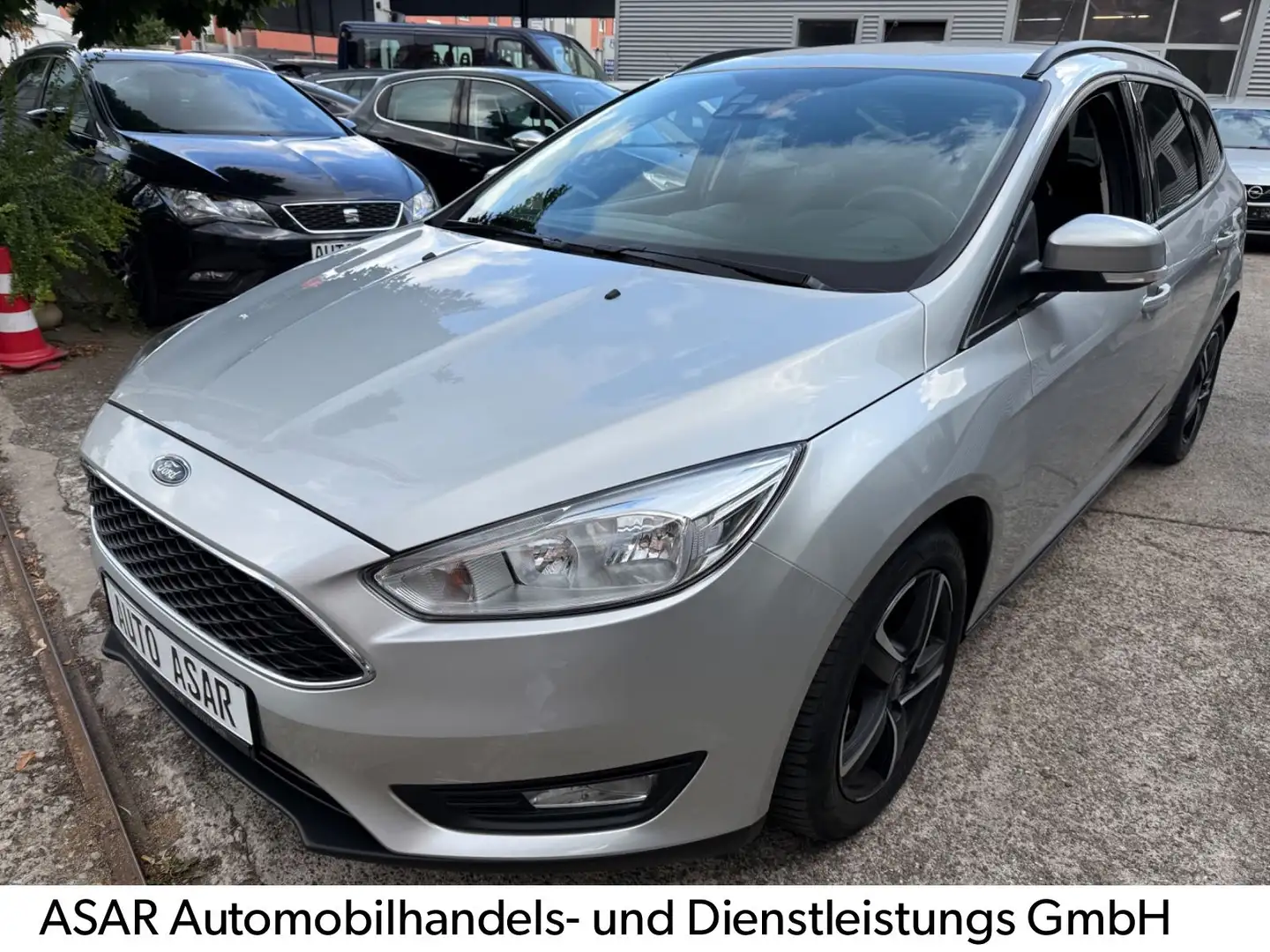 Ford Focus Turnier Business Klimatr/Sitzheiz./Navi Silber - 1