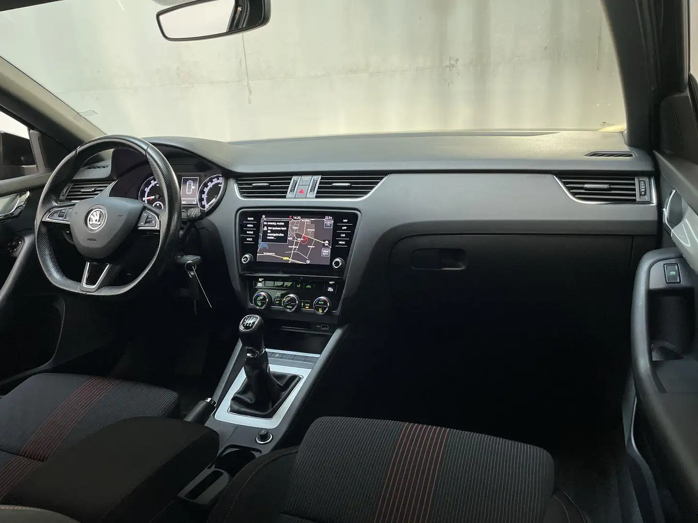 Skoda Octavia Combi 1.0 TSI Greentech Sport Business Navigatie D Schwarz - 2