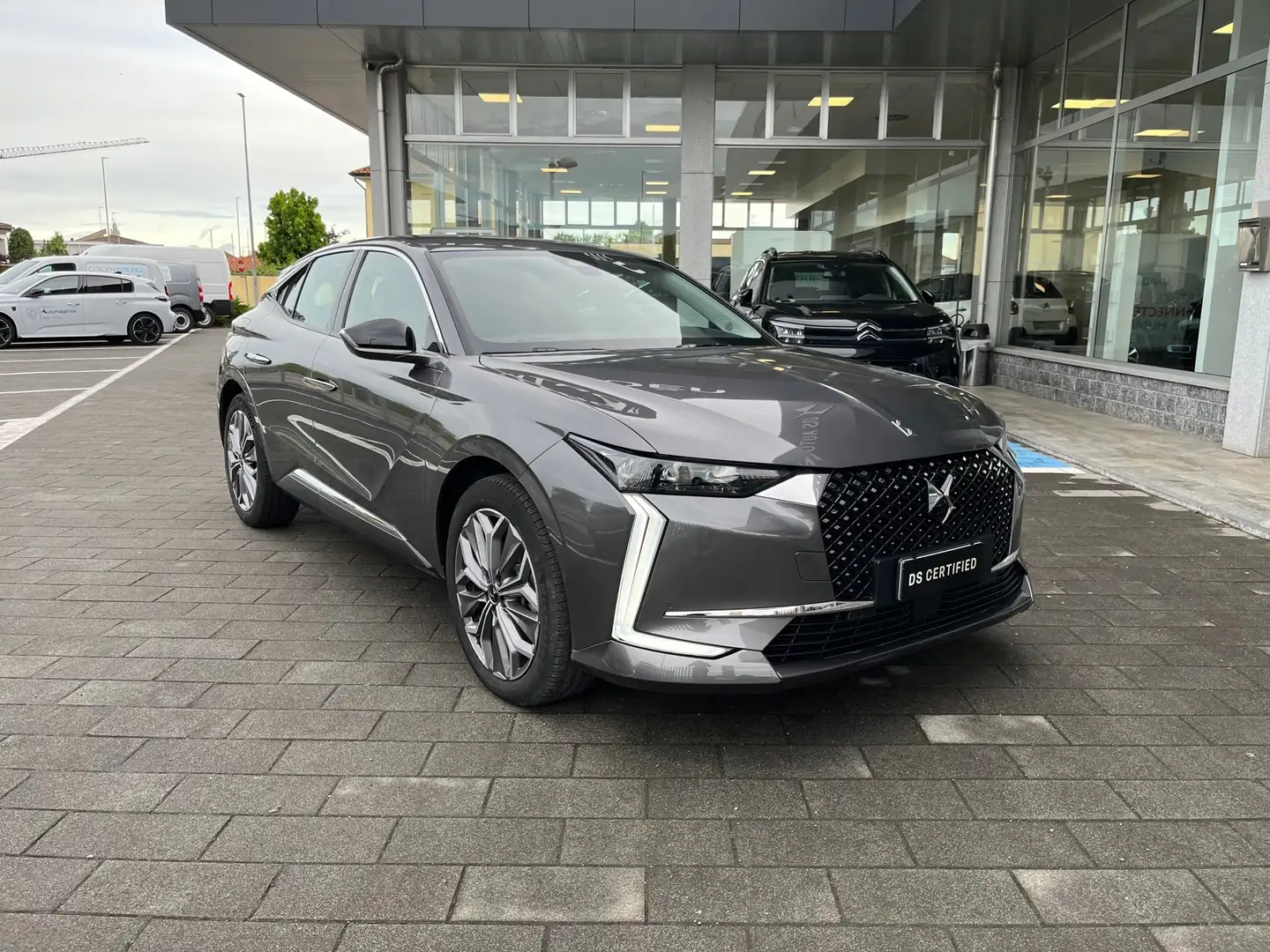 DS Automobiles DS 4 1.2 PureTech 130cv EAT8 TROCADERO AZIENDALE Gris - 1