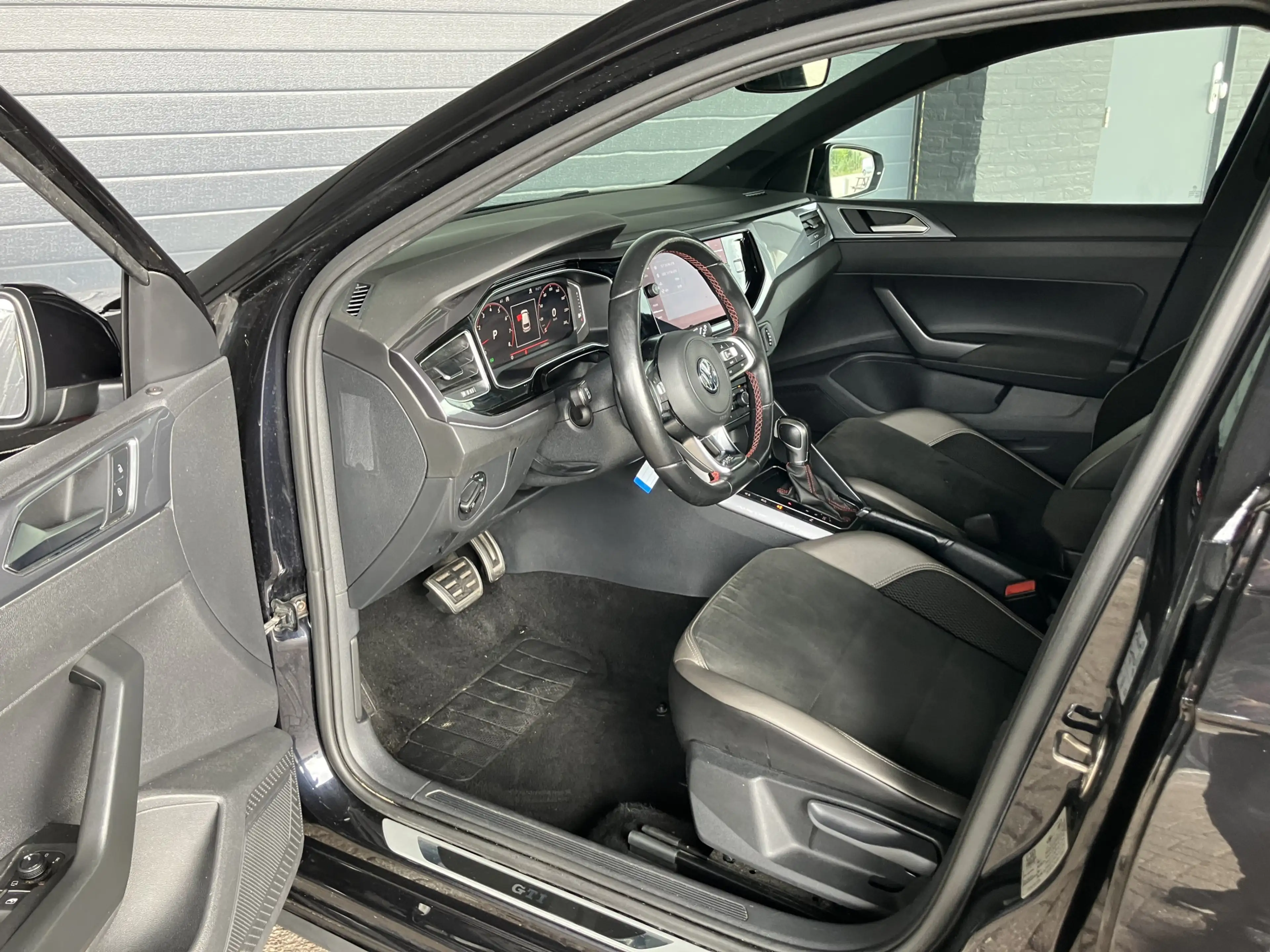 Volkswagen Polo GTI 2.0 TSI — photo 9