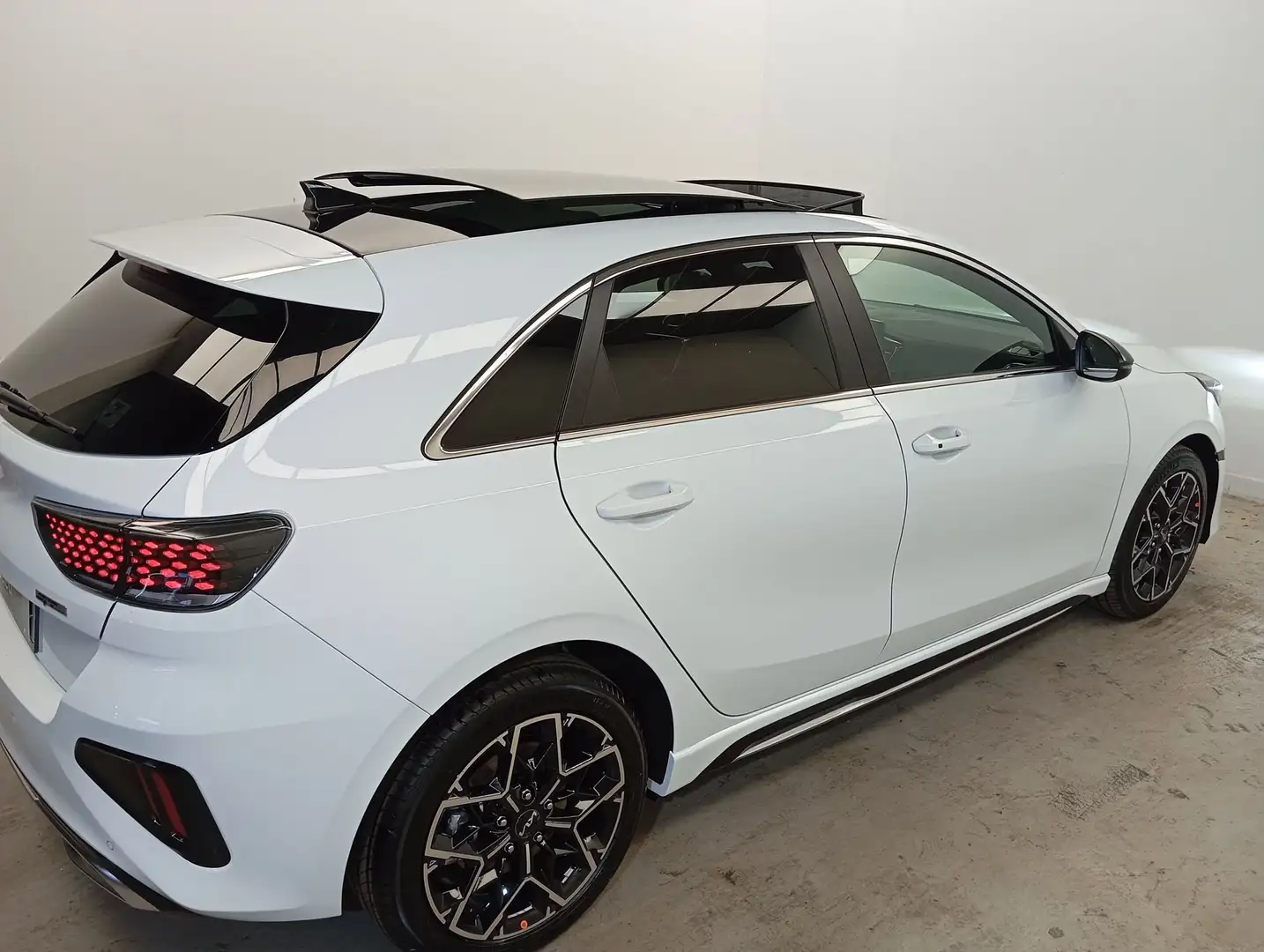 Kia Ceed / cee'd 1.5 MHEV GT-line DCT 140 Blanc - 2
