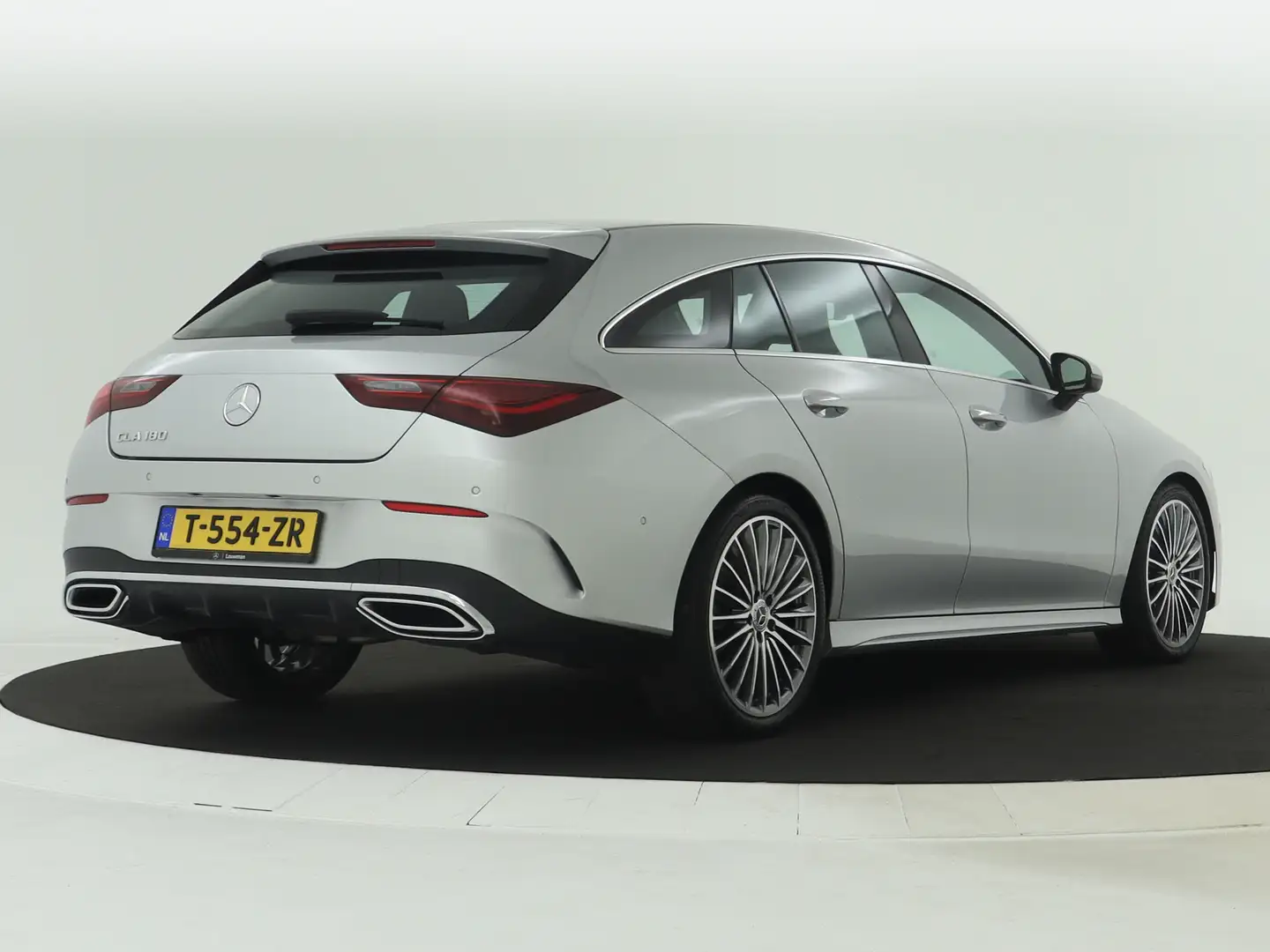 Mercedes-Benz CLA 180 Shooting Brake AMG Face Lift | AMG Styling  | Acht Grijs - 2