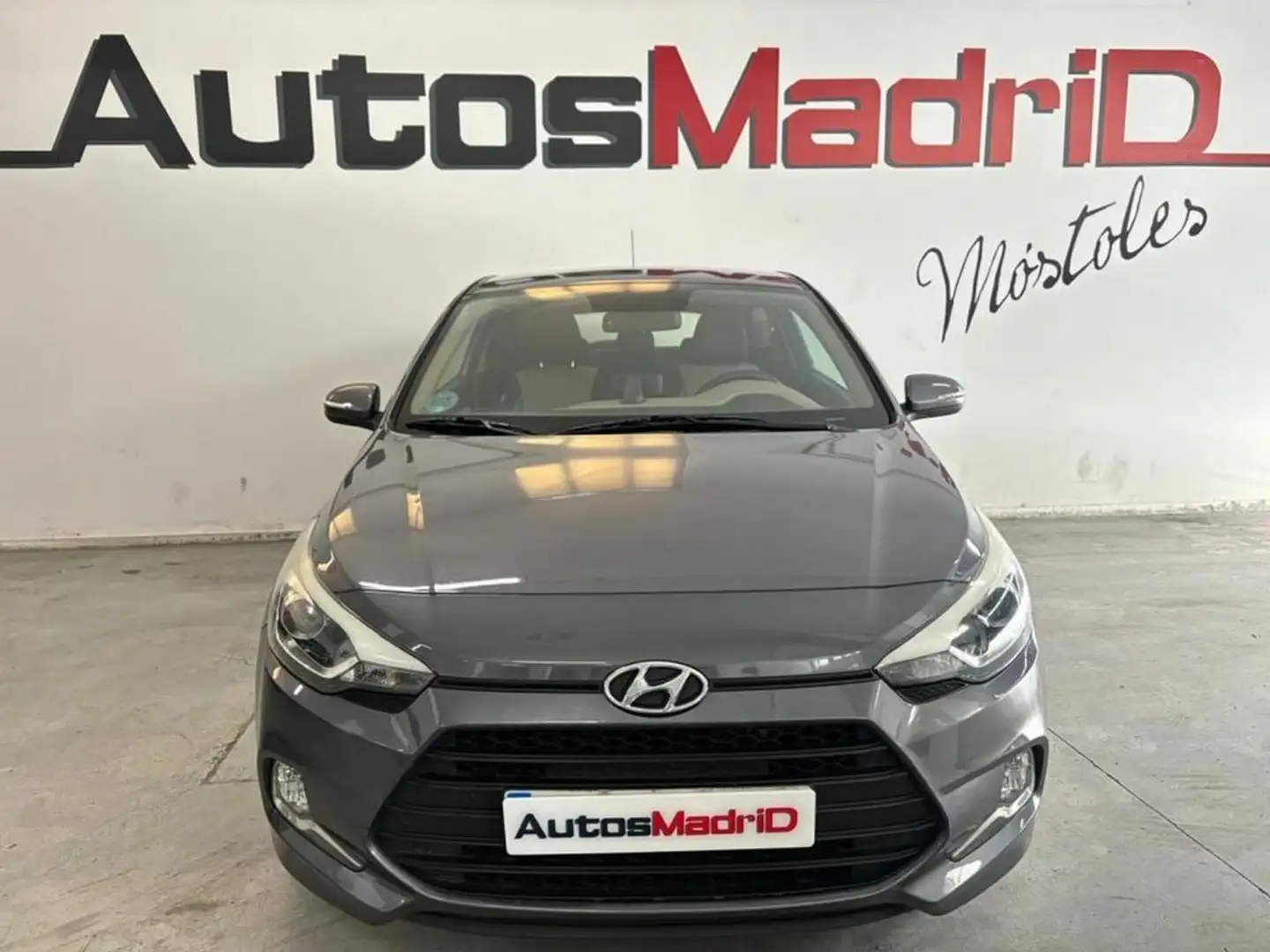 Hyundai i20 1.4 CRDi Klass Gris - 2