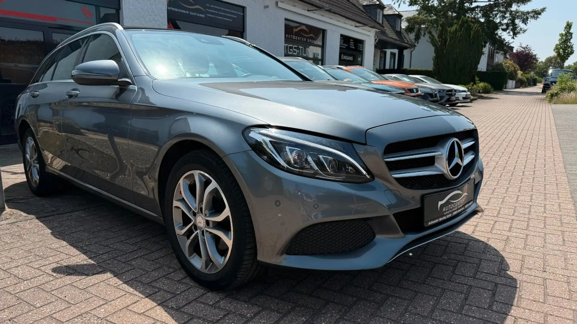 Mercedes-Benz C 220 T BlueTec Avantgrde*LED*Leder*Panorama*Navi Grau - 1