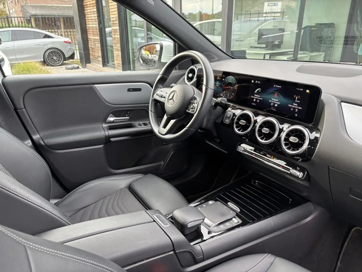 Mercedes-Benz GLA 180 d Luxury Line Wit - 2