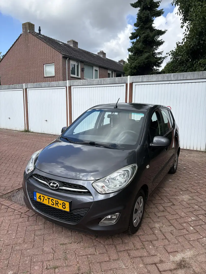Hyundai i10 1.2 Plus Grijs - 1