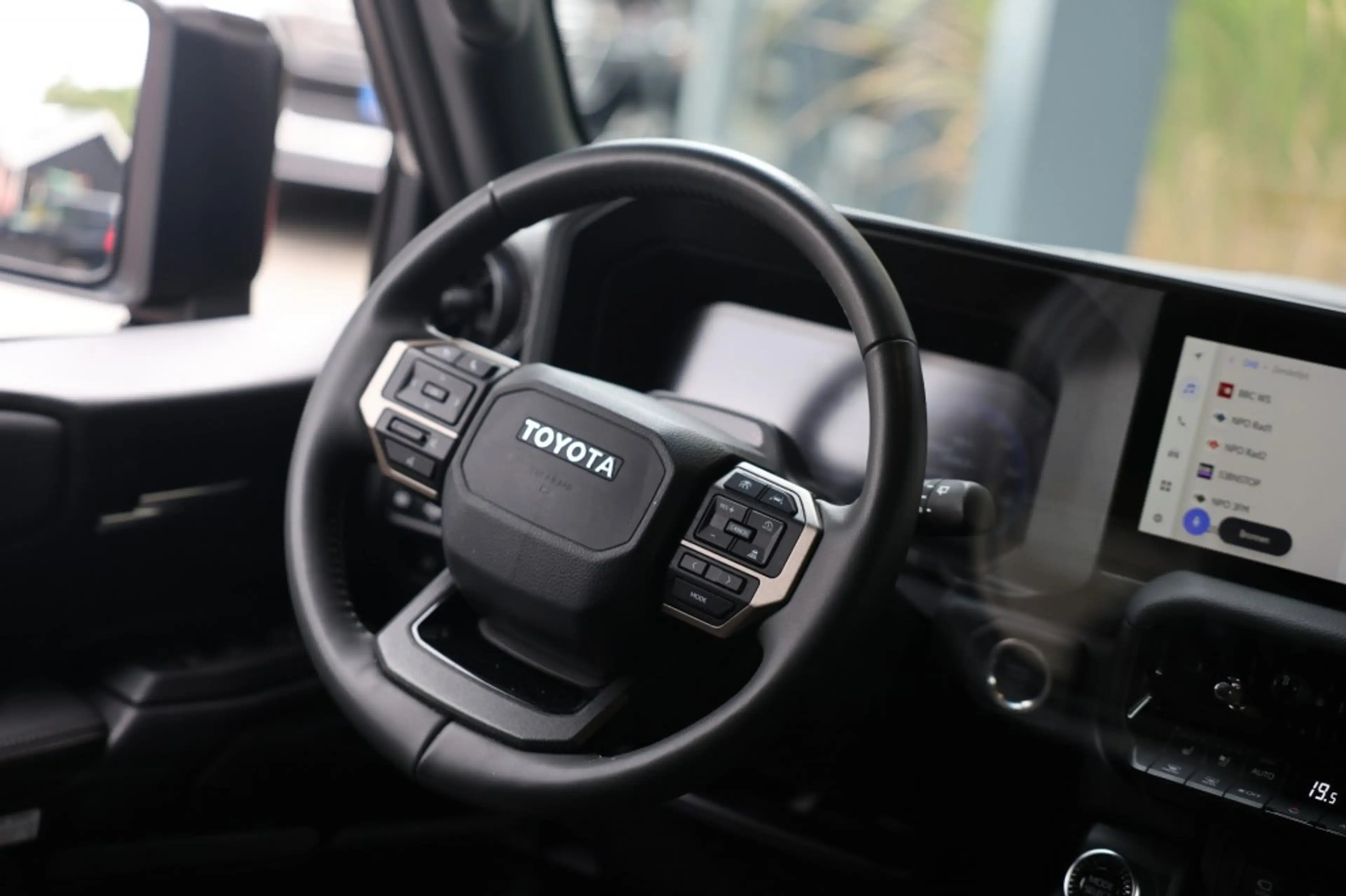 Toyota Land Cruiser 2.8 D-4D 5DRS ELEGANCE A/T VAN BPM — photo 13