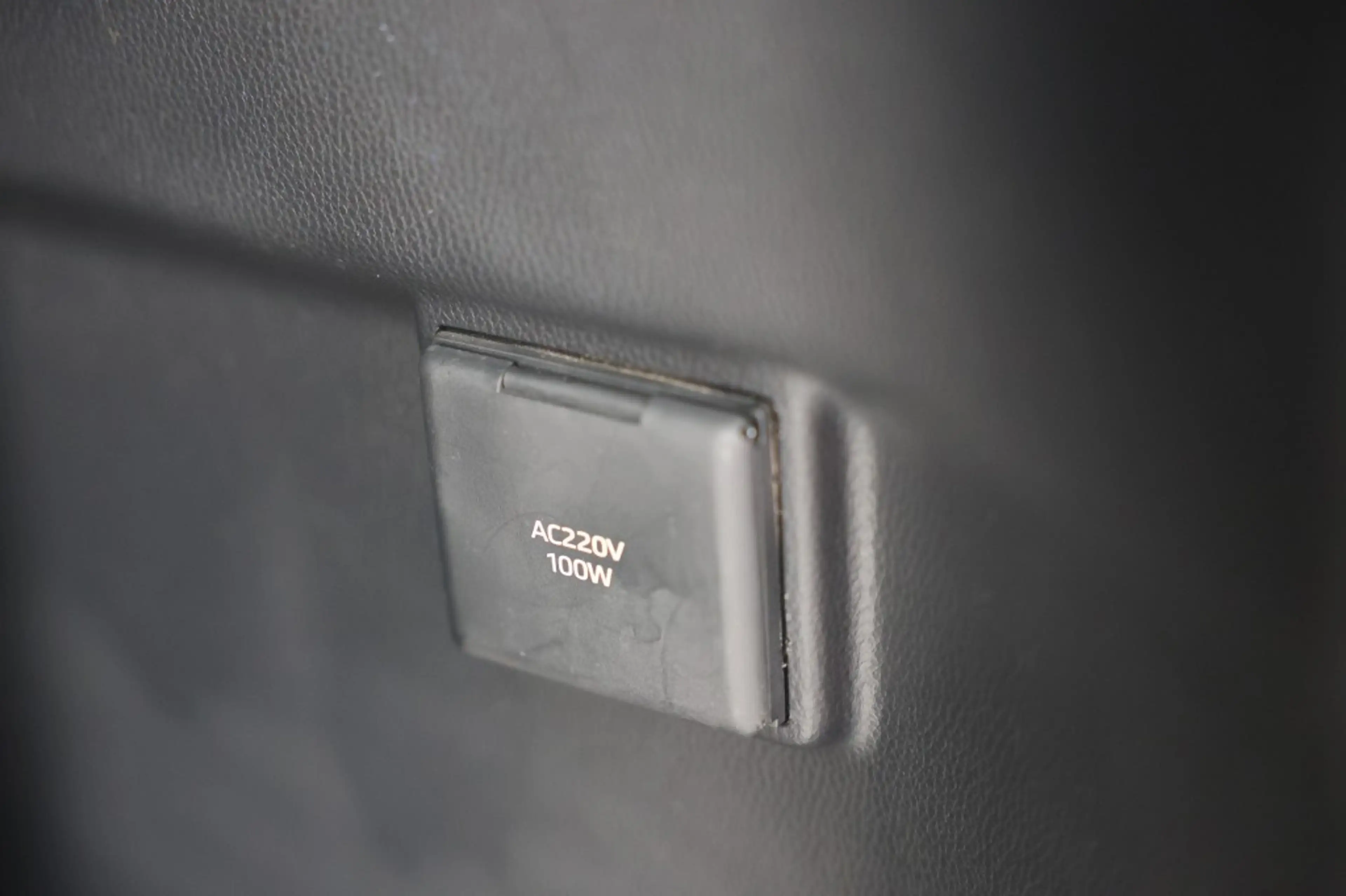 Toyota Land Cruiser 2.8 D-4D 5DRS ELEGANCE A/T VAN BPM — photo 9