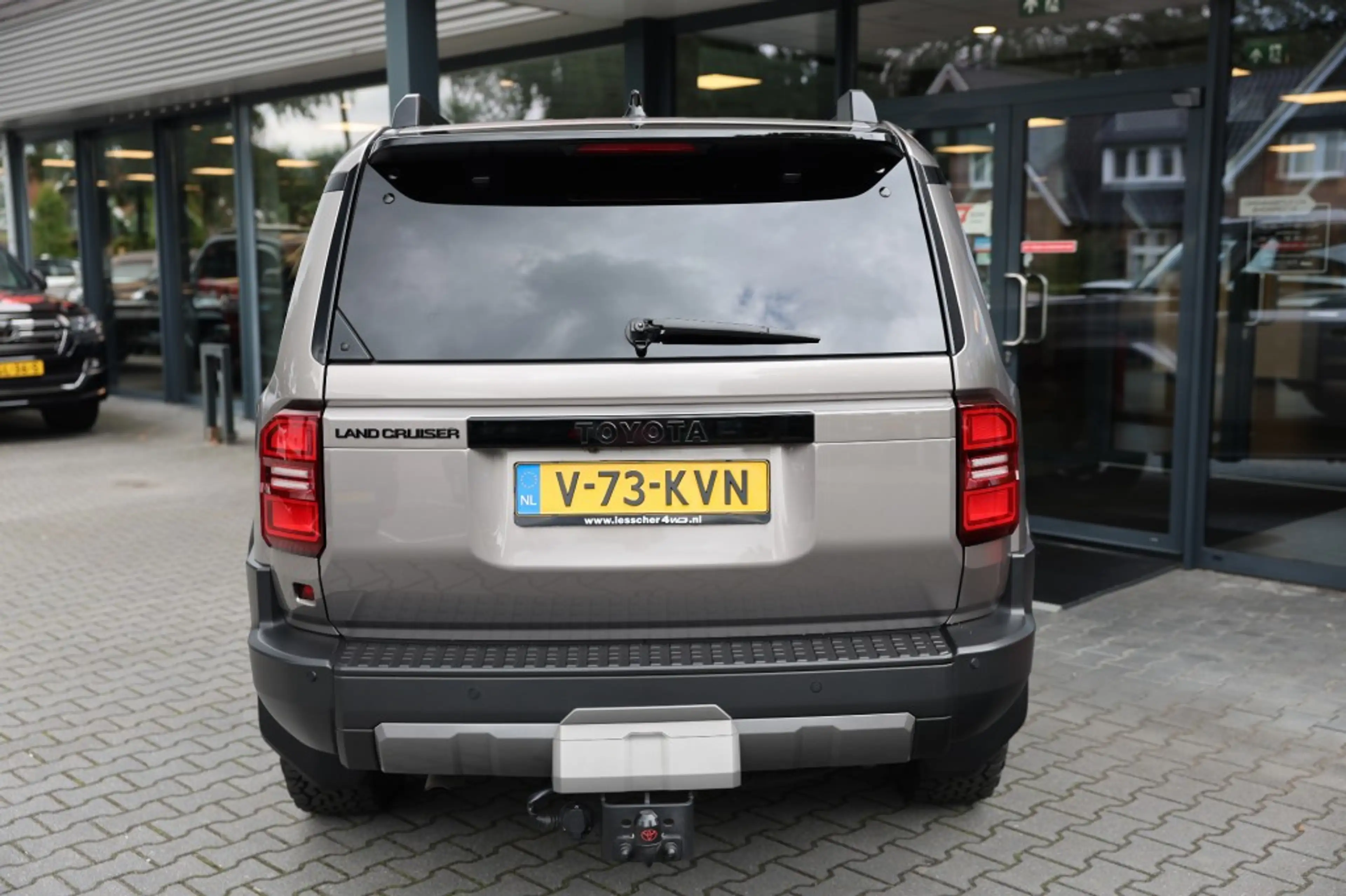 Toyota Land Cruiser 2.8 D-4D 5DRS ELEGANCE A/T VAN BPM — photo 5