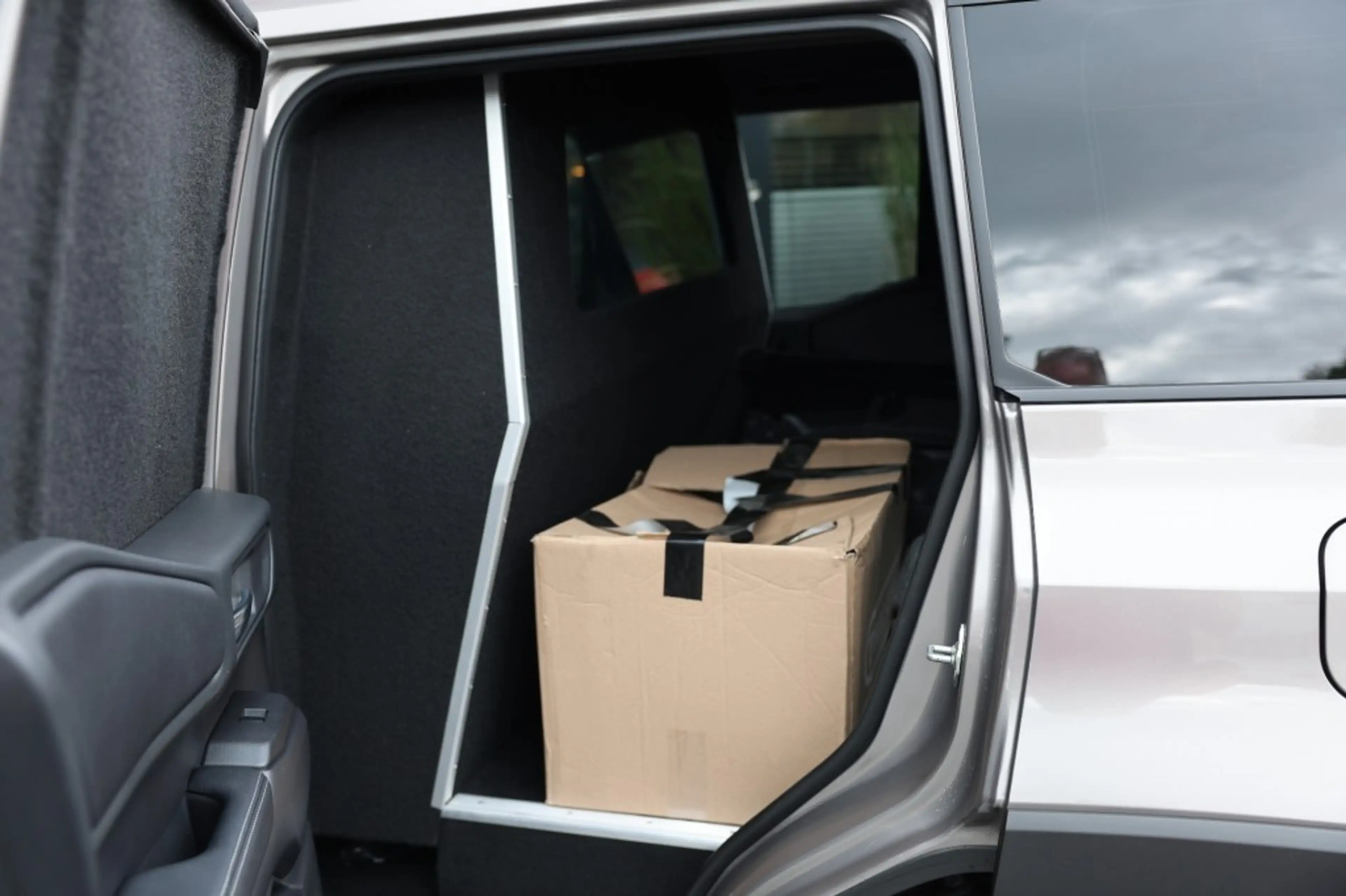 Toyota Land Cruiser 2.8 D-4D 5DRS ELEGANCE A/T VAN BPM — photo 12