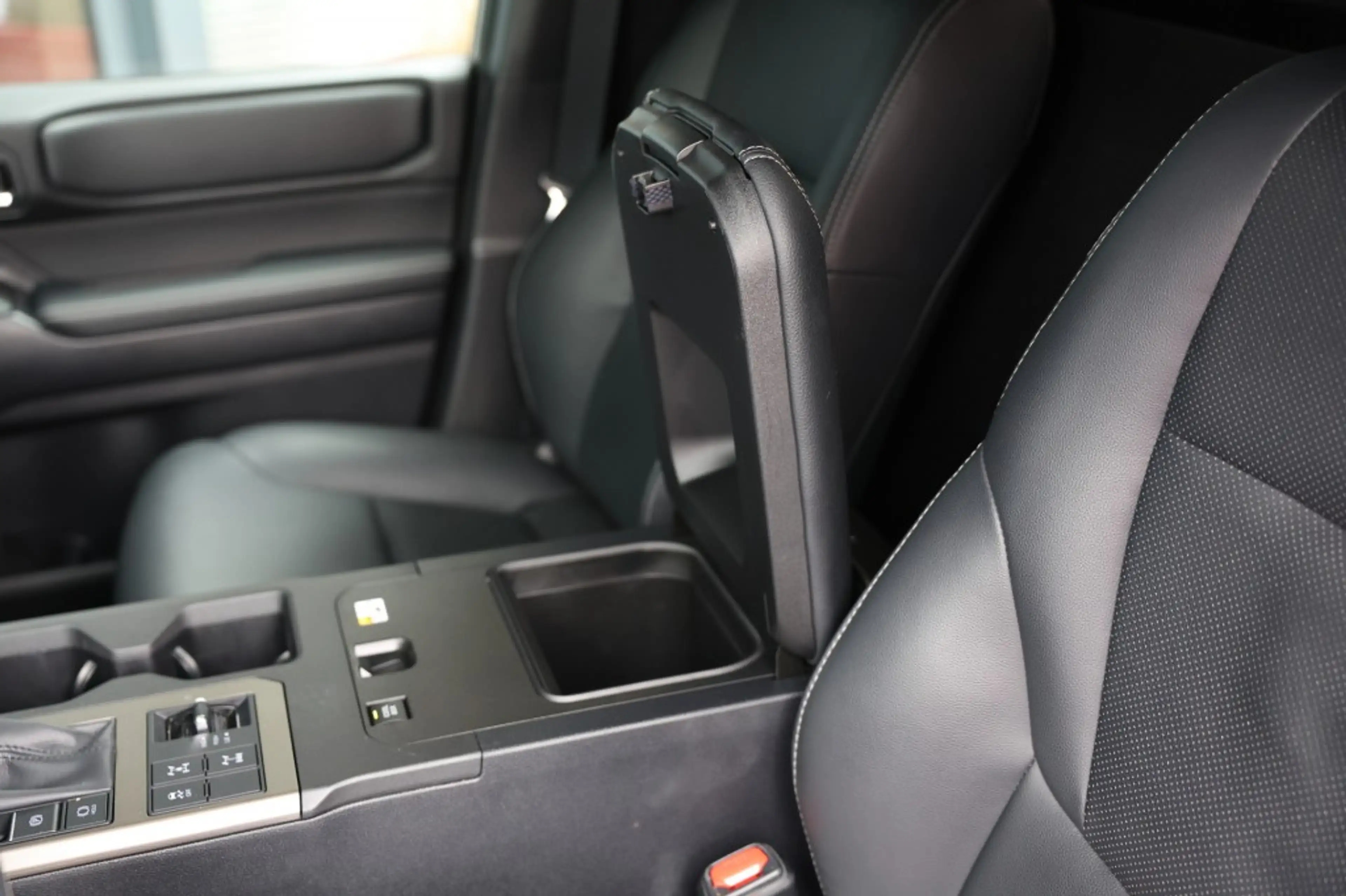 Toyota Land Cruiser 2.8 D-4D 5DRS ELEGANCE A/T VAN BPM — photo 31