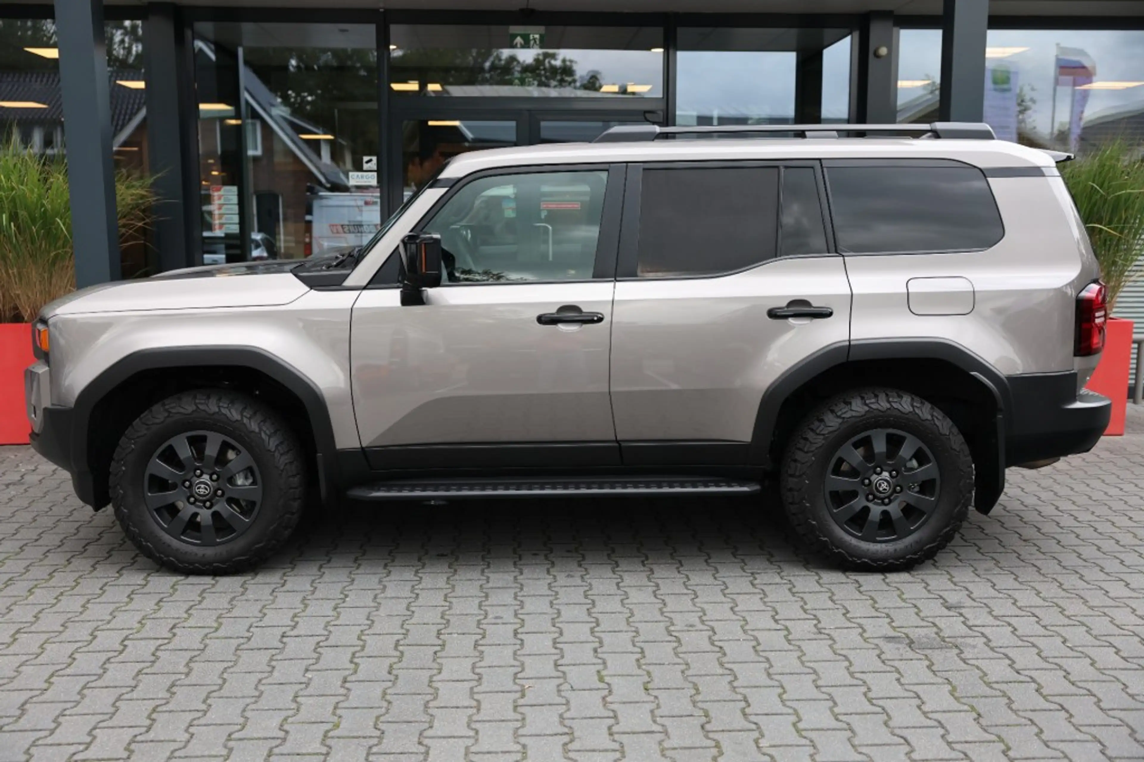 Toyota Land Cruiser 2.8 D-4D 5DRS ELEGANCE A/T VAN BPM — photo 2