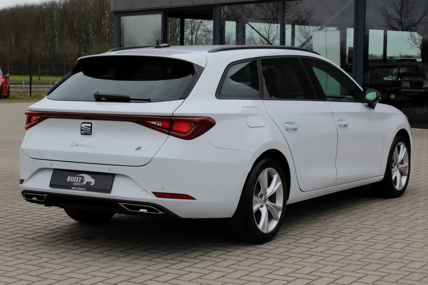 SEAT Leon Sportstourer 1.5 TSI 130pk FR Business 13872KM! Wit - 2