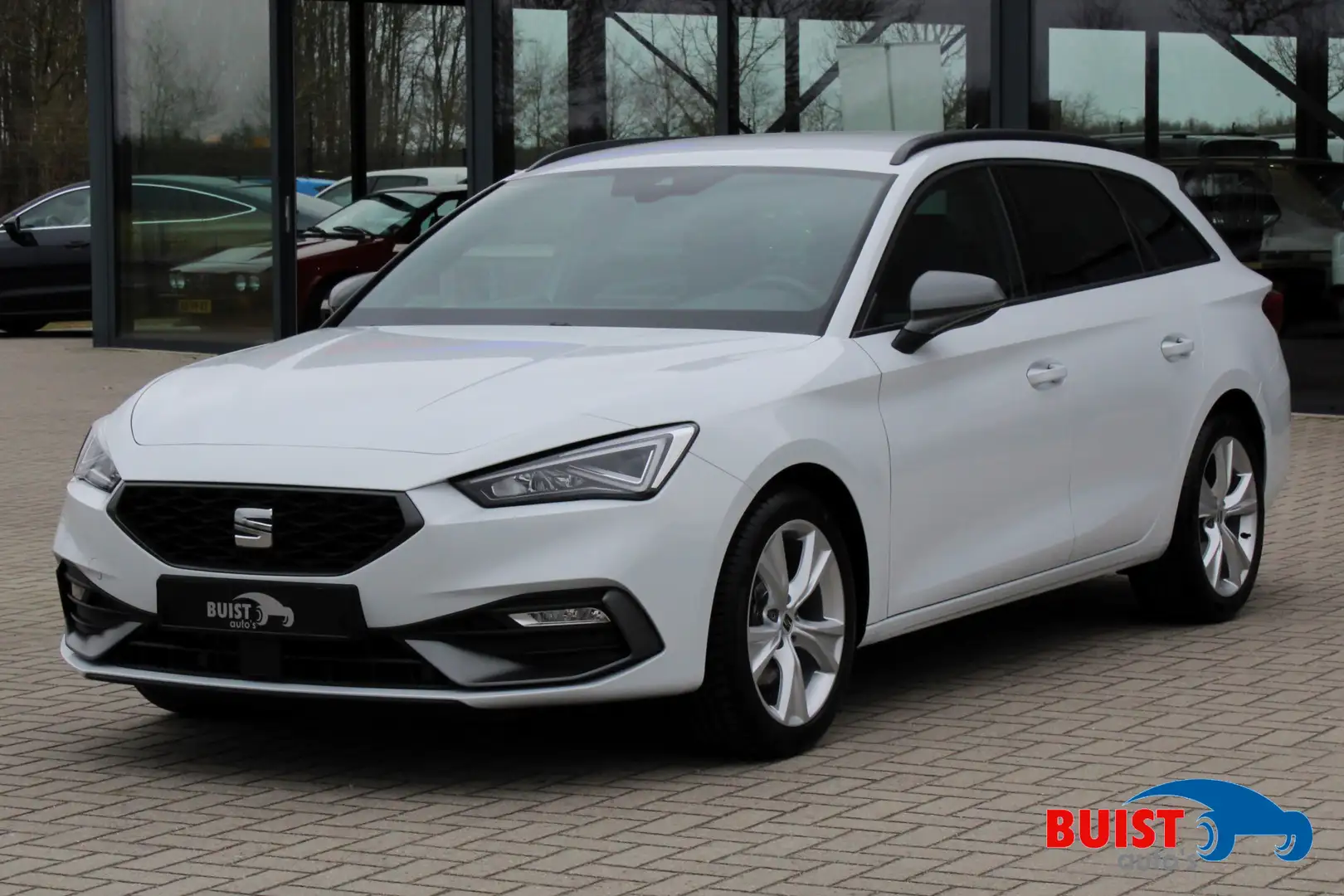 SEAT Leon Sportstourer 1.5 TSI 130pk FR Business 13872KM! Wit - 1
