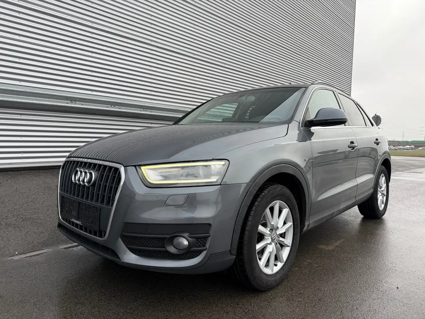 Audi Q3 2,0 TFSI quattro ID:76 Grau - 2