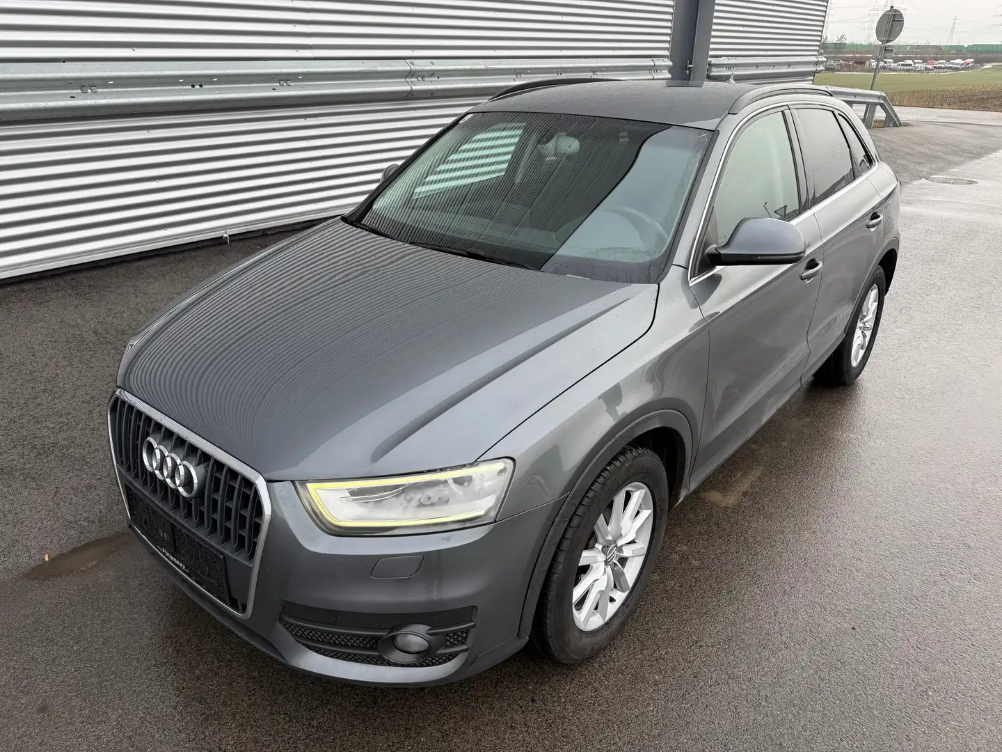 Audi Q3 2,0 TFSI quattro ID:76 Grau - 1
