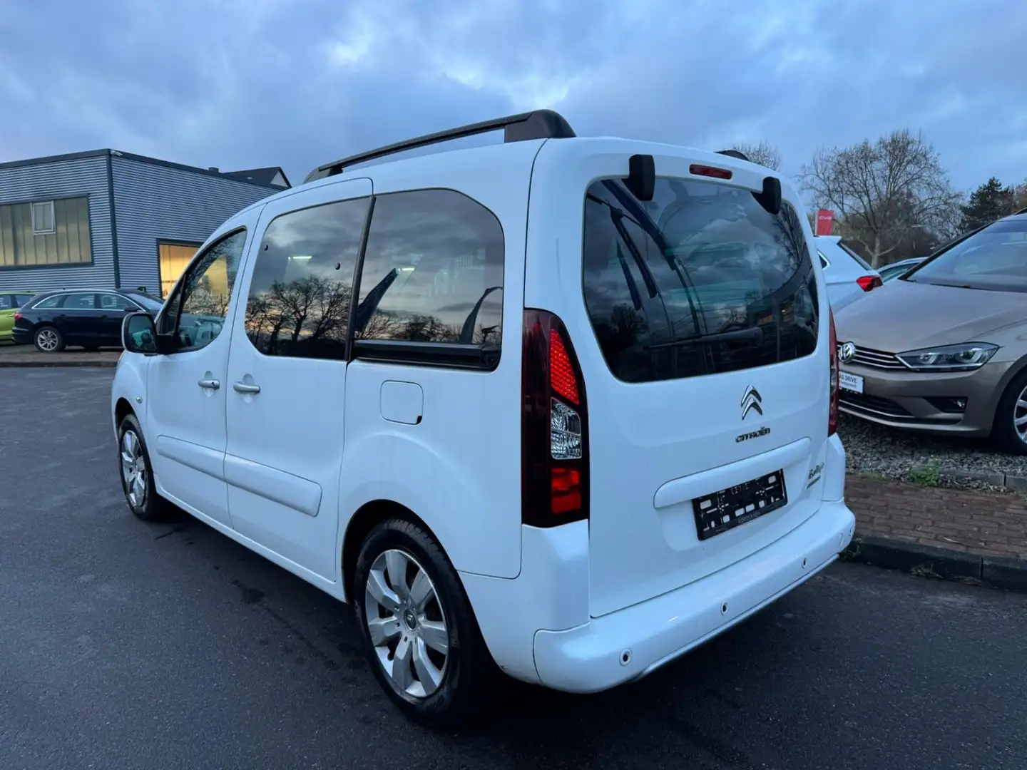 Citroen Berlingo 1,6/MULTISPACE/EXCLUSIVE/KLIMA/PANORAMA/S.HEFT!! Weiß - 2