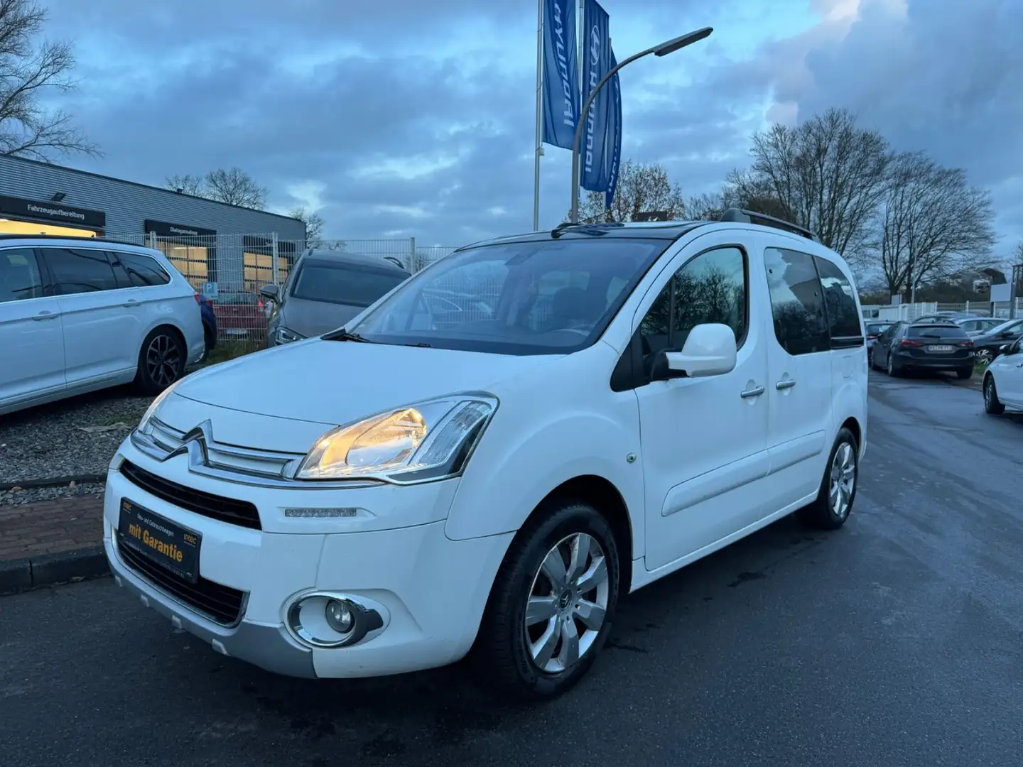 Citroen Berlingo 1,6/MULTISPACE/EXCLUSIVE/KLIMA/PANORAMA/S.HEFT!! Weiß - 1