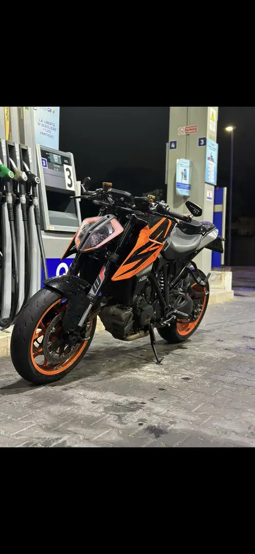 KTM 1290 Super Duke R - 1