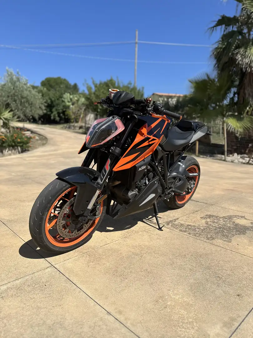 KTM 1290 Super Duke R - 1