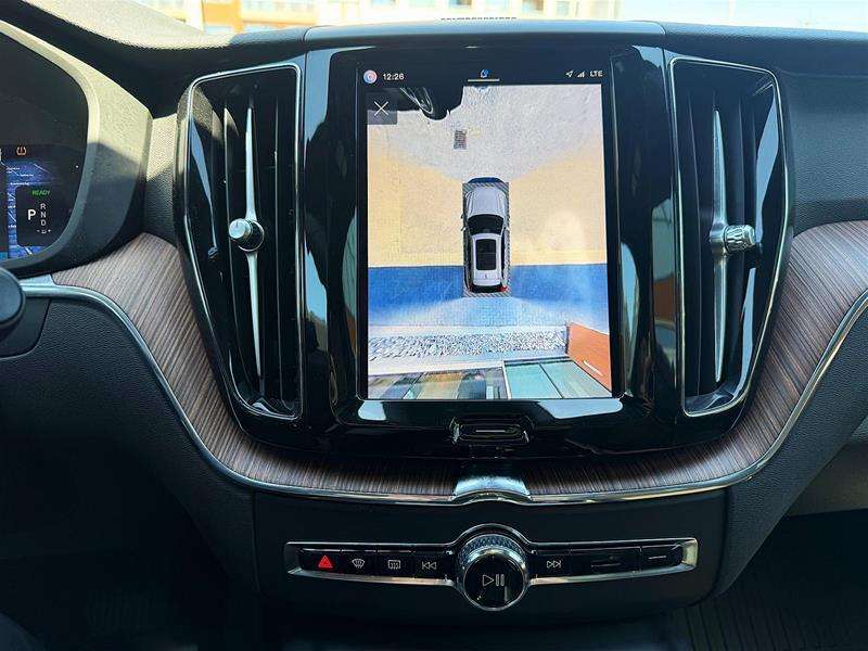 2024 Volvo XC60 T8 eAWD PHEV Plus Dark Theme thumb 11