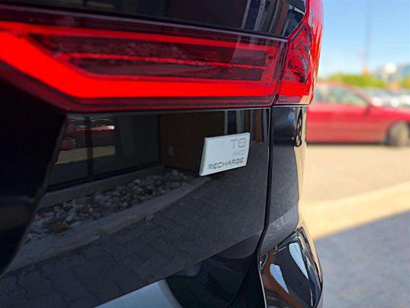 2024 Volvo XC60 T8 eAWD PHEV Plus Dark Theme thumb 17