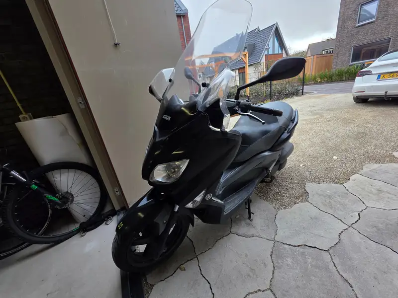 Yamaha X-Max 250