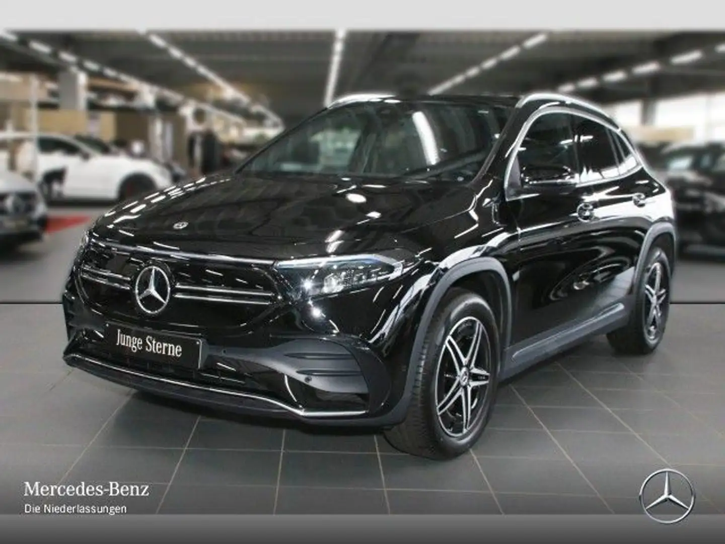 Mercedes-Benz EQA 300 4M AMG+ADVANCED+PANO+KAMERA+SPUR Zwart - 2