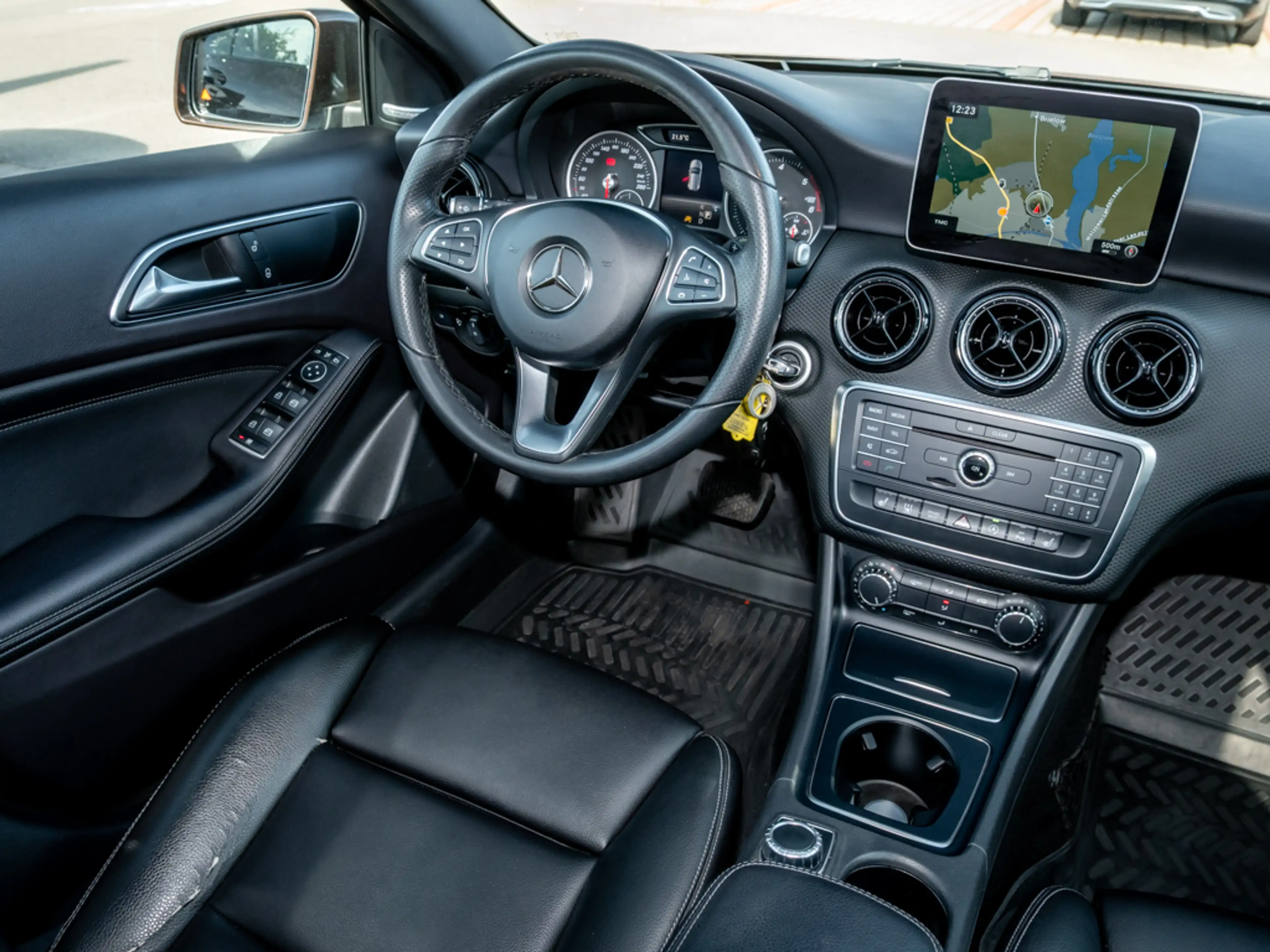 Mercedes-Benz A 200 d 4M PANO STDHZG AHK COMAND HUK LED TEMPO — photo 7