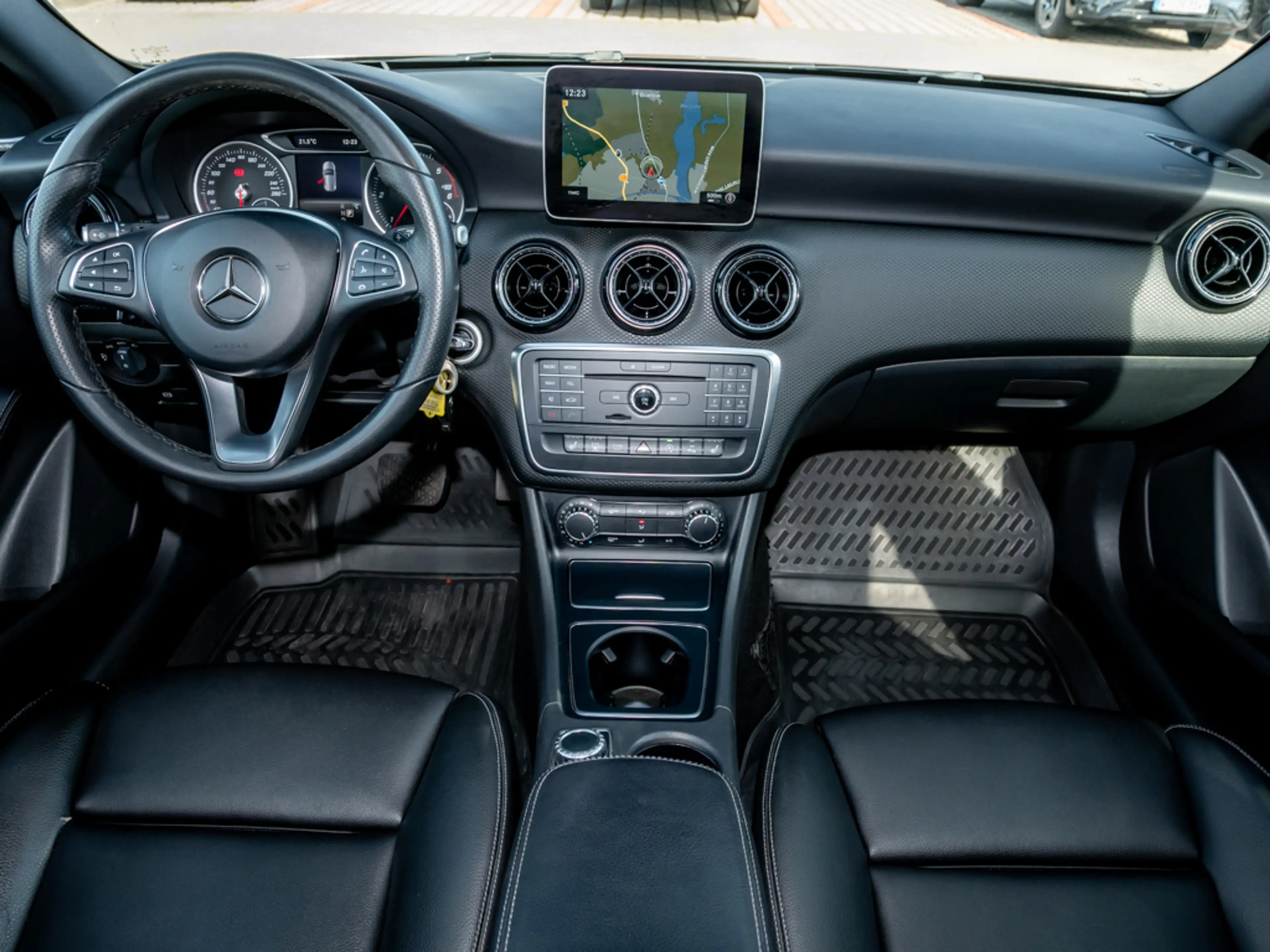 Mercedes-Benz A 200 d 4M PANO STDHZG AHK COMAND HUK LED TEMPO — photo 11